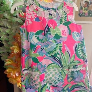 🌺 Girls Little Lilly Classic Shift Dress in the print “ Multi Raise The Bar.”🌺